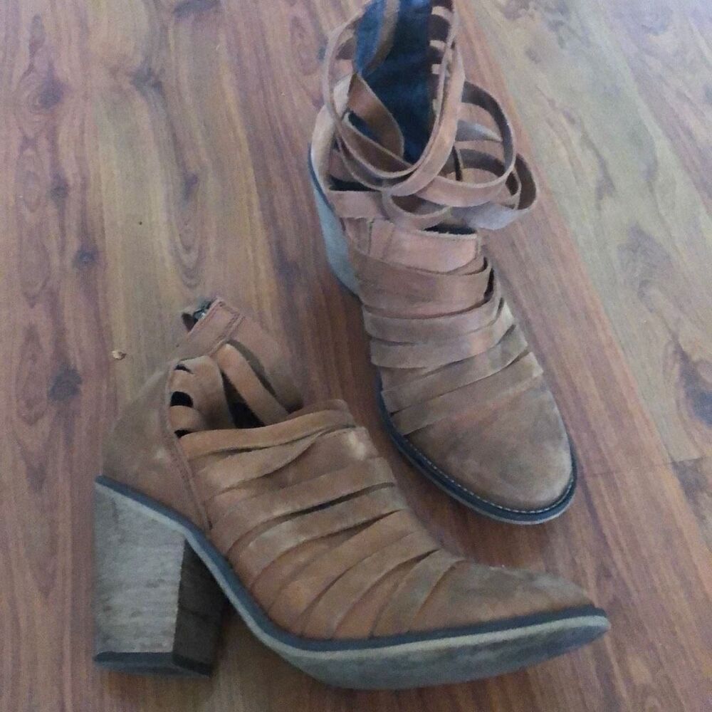 Free People Rustic strappy boots. distressed 38